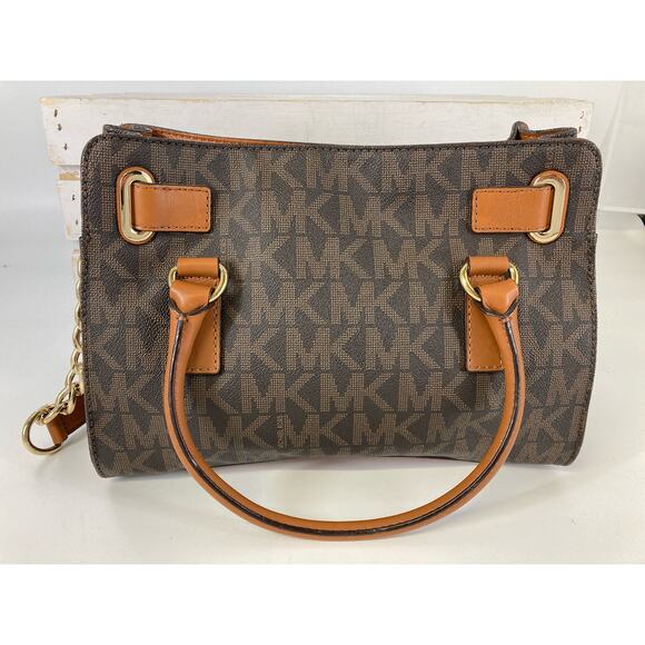 MICHAEL KORS SIGNATURE SAFFIANO LEATHER MEDIUM SHOULDER BAG - Picture 4 of 16